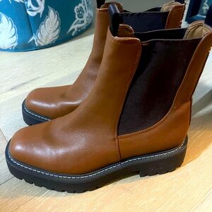Sam Edelman camel color chelsea boots size 7